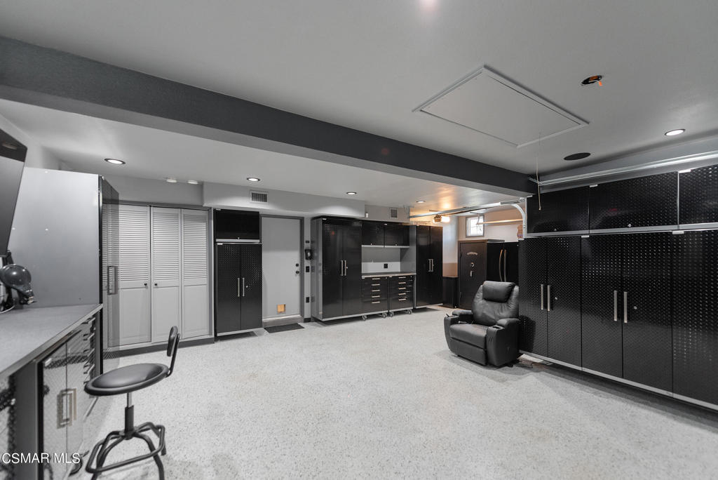 Bridle Path (SDLBK)-317 - 317 - Residential