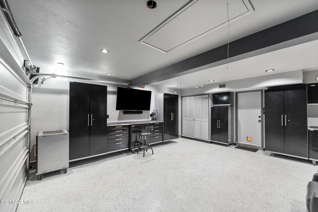 Bridle Path (SDLBK)-317 - 317 - Residential