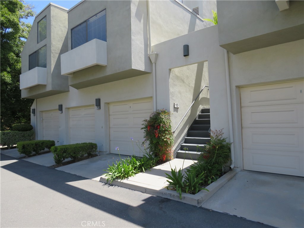 Well maintained 2 bedroom 2 full bath unit in the popular Villeurbanne community of Orange. Features include central A/C, wood floors, spacious kitchen with built-ins, vaulted ceilings, inside laundry space off hallway, fireplace, patio with storage space, backs to greenbelt and a spacious one car garage. Community has community clubhouse and gated pool area. Purchase price includes washer, dryer and refrigerator. Located adjacent to hill area with hiking trails. Close to 55 fwy. Orange schools.