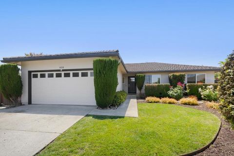 Photo of 808 Kirkaldy Court, Sunnyvale, CA 94087 (MLS # ML82046796)