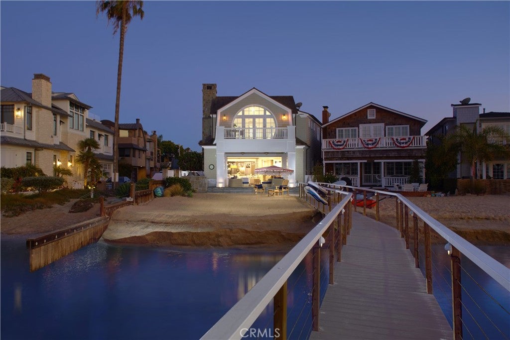 1324 E Balboa Boulevard