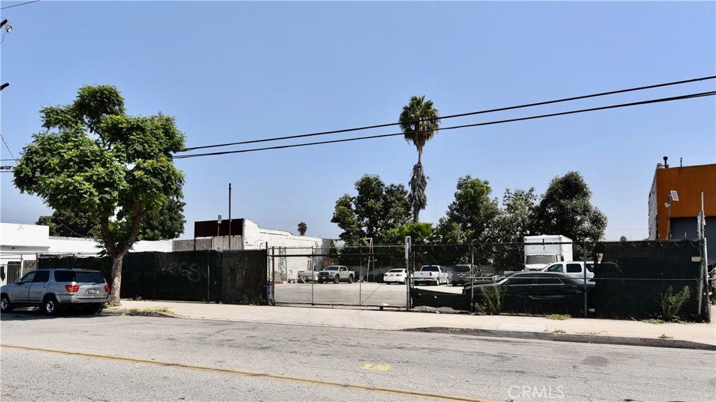 142 S Alameda St, Compton, CA 90021