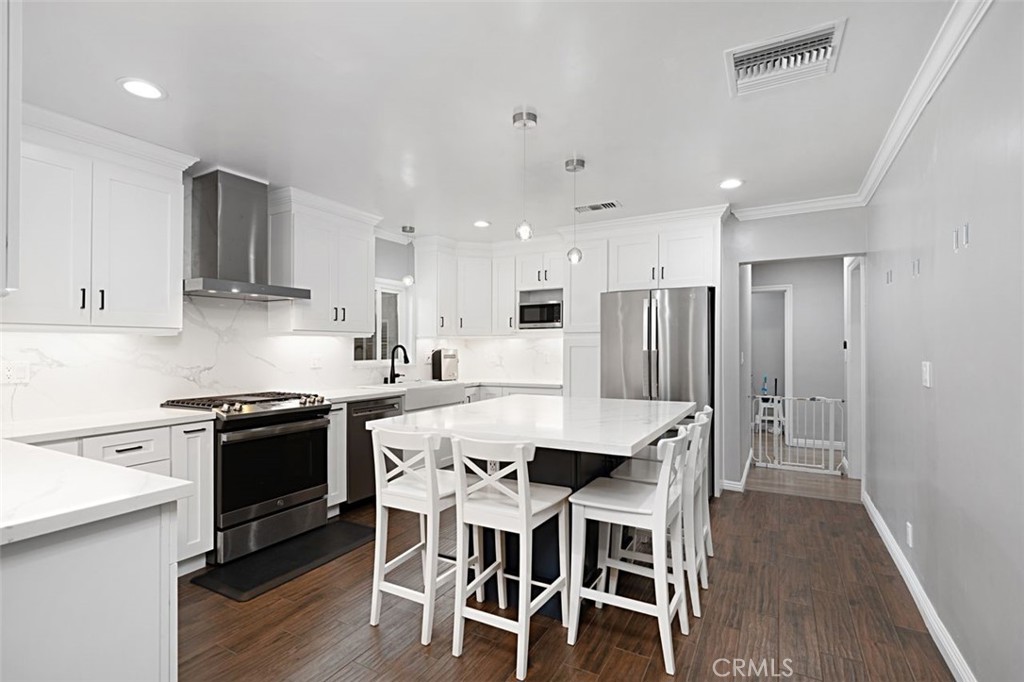 31 W Le Roy Avenue