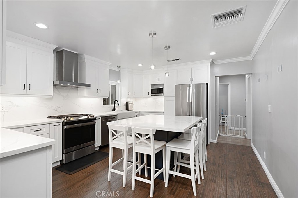 31 W Le Roy Avenue