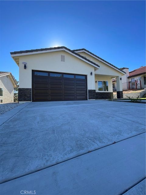 Photo of 17745 Vista Point Dr, Victorville, CA 92395 (MLS # IV25272560)