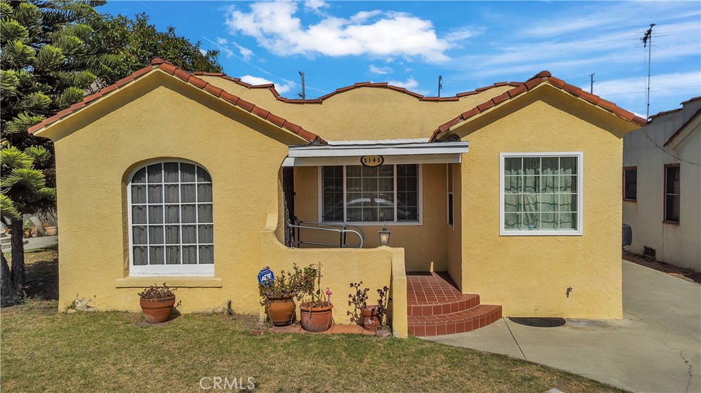 Charming South Gate Duplex with so much rental income potential!
Located in a quiet, desirable neighborhood, this well-kept duplex features a two-car detached garage plus a bonus room —both offering great potential for an ADU conversion. Close to schools, parks, and shopping centers, this property is perfect for investors or multi-generational living.