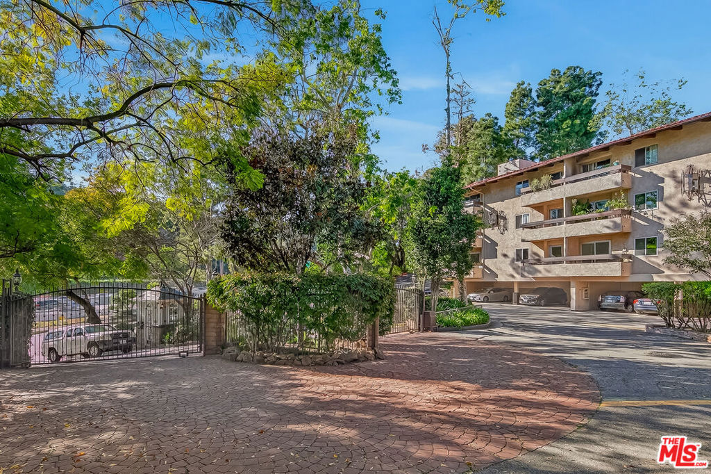 2700 Cahuenga Boulevard E. 4220