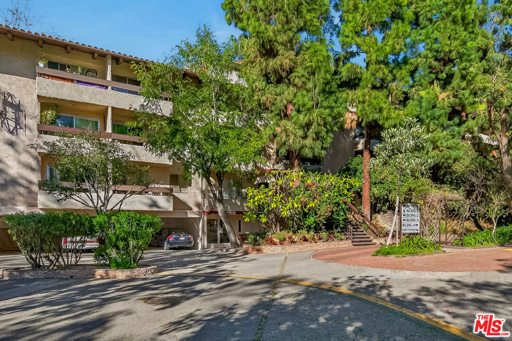 2700 Cahuenga Boulevard E. 4220