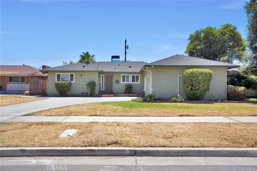 Photo 1 of 34 — 2938 E Willis, Fresno, CA 93726