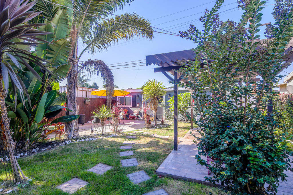 5907 S Van Ness Avenue