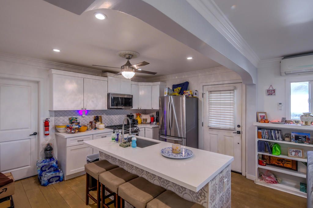 5907 S Van Ness Avenue