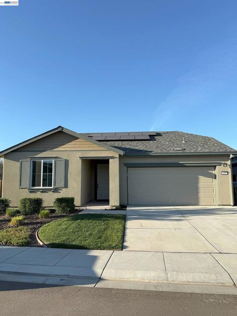 Photo of 619 Heathridge Street St, Manteca, CA 95336 (MLS # 41127573)