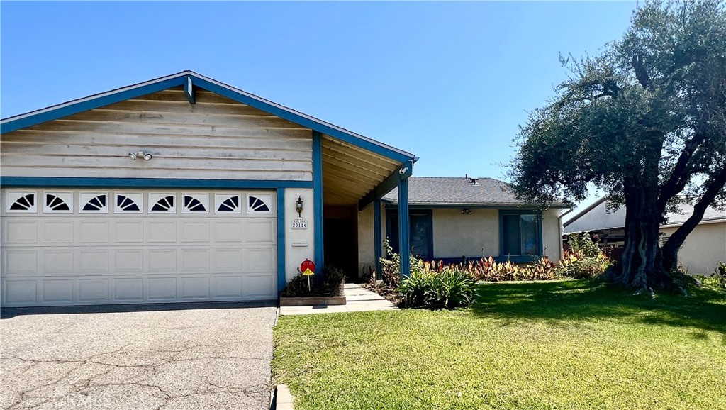 Welcome to this single story house with 3 bed room, 2 full bath with nice floor plan and good size of back yard. Newly roof, master bath has been remodeled in year 2019. New toilet and paint for guest bathroom in year 2019. Security system outside of the house.
Top-rated Walnut school district . Walking distance to Suzanne Middle School & Walnut High School. Price is just right to sell.
