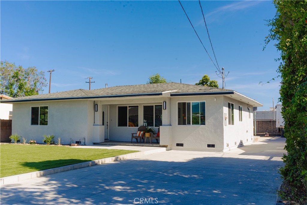 722 W Cully Drive