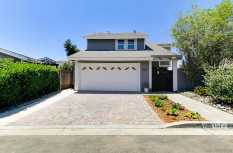 Photo of 7573 Delgado Pl, Carlsbad, CA 92009 (MLS # 260013387SD)