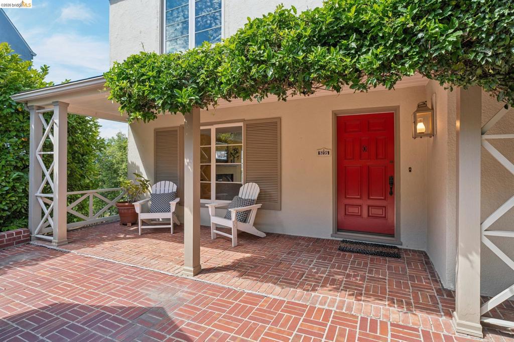 5235 Harbord Dr DR, Oakland CA 94618