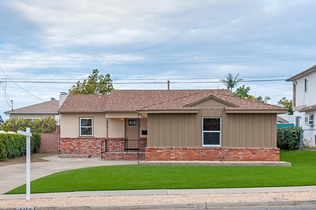 Classic Allied Gardens Remodel. Located on a nice street. Modern Custom designed Kitchen w/ soft white wood cabinets & Quartz counters. Kitchen has small breakfast nook area. Large private Master Suite. Open Family room w/ direct access to Backyard. Wood Laminate flooring throughout. Zero watering w/ turf front lawn & hardscape. Fully fenced Private backyard. Plenty of light on this open concept living space. Large two car garage. Custom tile work in Both master and 2nd Bath. Quality Doors and hardware Neighborhoods: Allied Gardens Equipment: Garage Door Opener, Range/Oven Other Fees: 0 Sewer: Sewer Connected Topography: LL