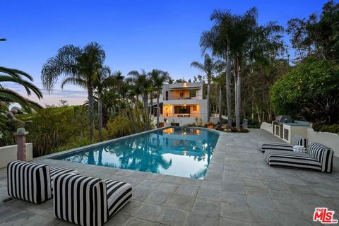 Photo of 28177 Rey De Copas Lane, Malibu, CA 90265 (MLS # 26741539)