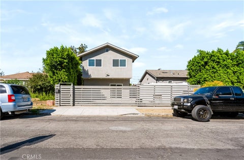 Photo of 18311 Schoolcraft Street, Reseda, CA 91335 (MLS # SR26227917)