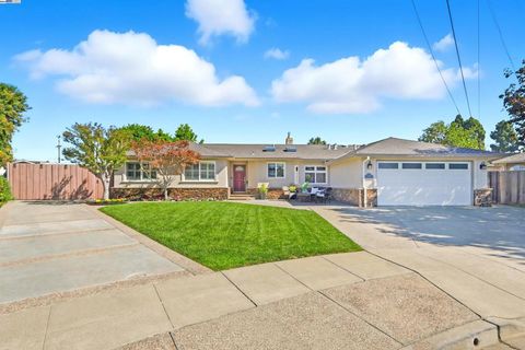 Photo of 4328 Cognina Ct Ct, Fremont, CA 94536 (MLS # 41115539) Photo of 4328 Cognina Ct Ct, Fremont, CA 94536 (MLS # 41115539)