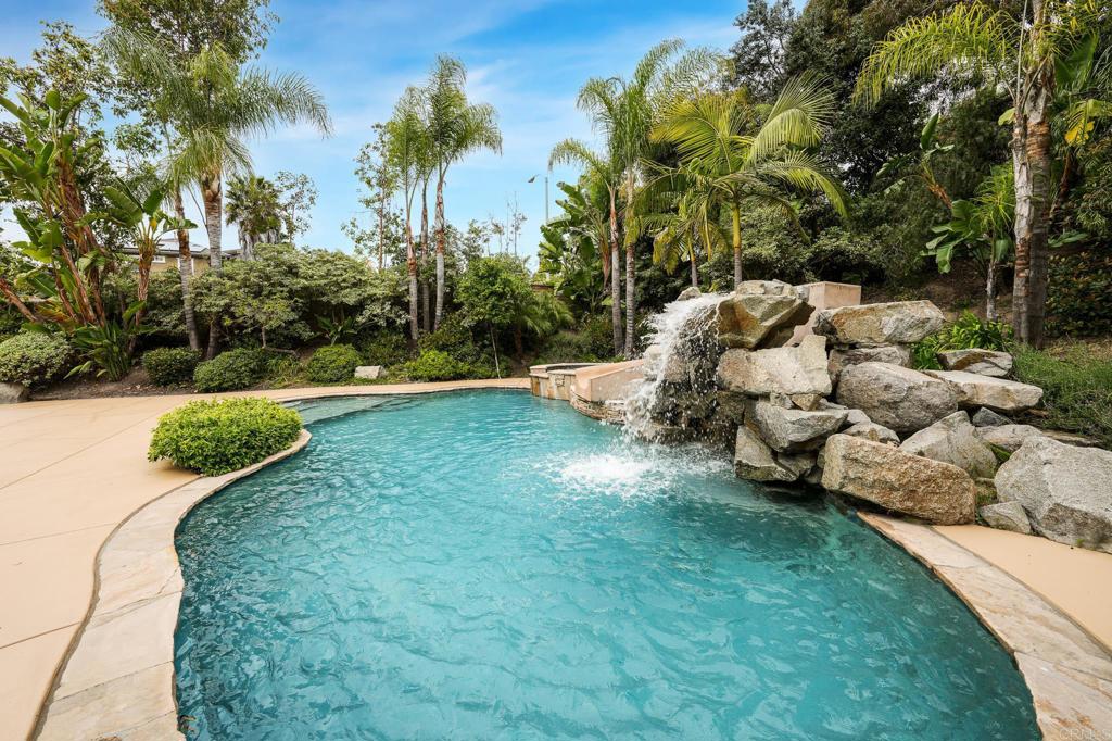 821 Shadow Ridge Pl