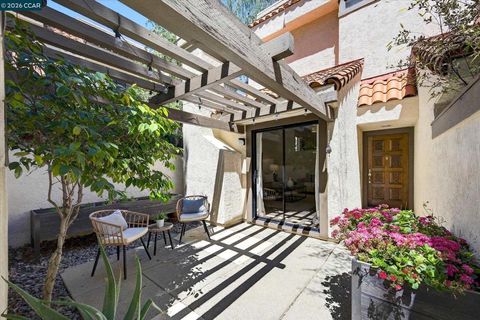 Photo of 589 Pimlico Ct CT, Walnut Creek, CA 94597 (MLS # 41135066)