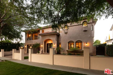 Photo of 4910 Valjean Avenue, Encino, CA 91436 (MLS # 26744317)