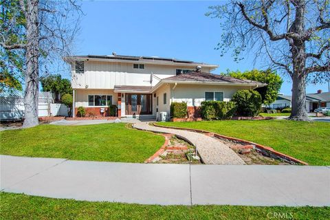 Photo of 6508 Moorcroft Avenue, Woodland Hills, CA 91303 (MLS # SR26090669)