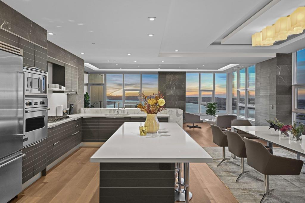 1325 Pacific Hwy 3503