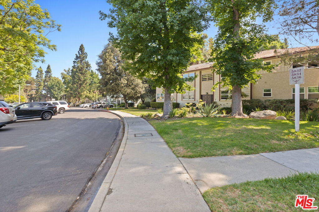 Nestled on the tree-lined streets of Baldwin Hills, Cameo Woods is a private, guard-gated condominium community offering the perfect balance of charm, comfort, and convenience. Built in the late 1940s and reimagined for modern living, Cameo Woods spans 24 acres of landscaped grounds with meandering walkways, mature trees, and the feeling of a tucked-away neighborhoodyet just minutes from Culver City, the Expo Line, and Downtown Los Angeles. Secure, 24-hour gated entry with on-site guardResort-style amenities including a heated swimming pool, two spas, and tennis courtsClubhouse, recreation room, BBQ and picnic areas, and dog-friendly greenbeltsWell-maintained sidewalks, courtyards, and open green space. This unit is a TOP FLOOR 2 bedroom 1 bathroom with INSTALLED WASHER/DRYER Natural Light, laminate floors.
