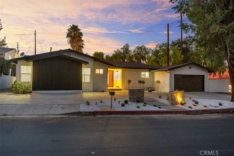 Photo of 5115 Rigoletto Street, Woodland Hills, CA 91364 (MLS # SR26020719)