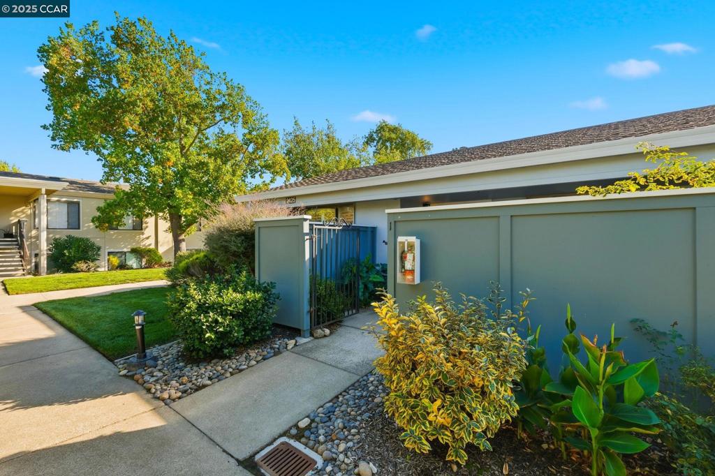 ROSSMOOR - Residential