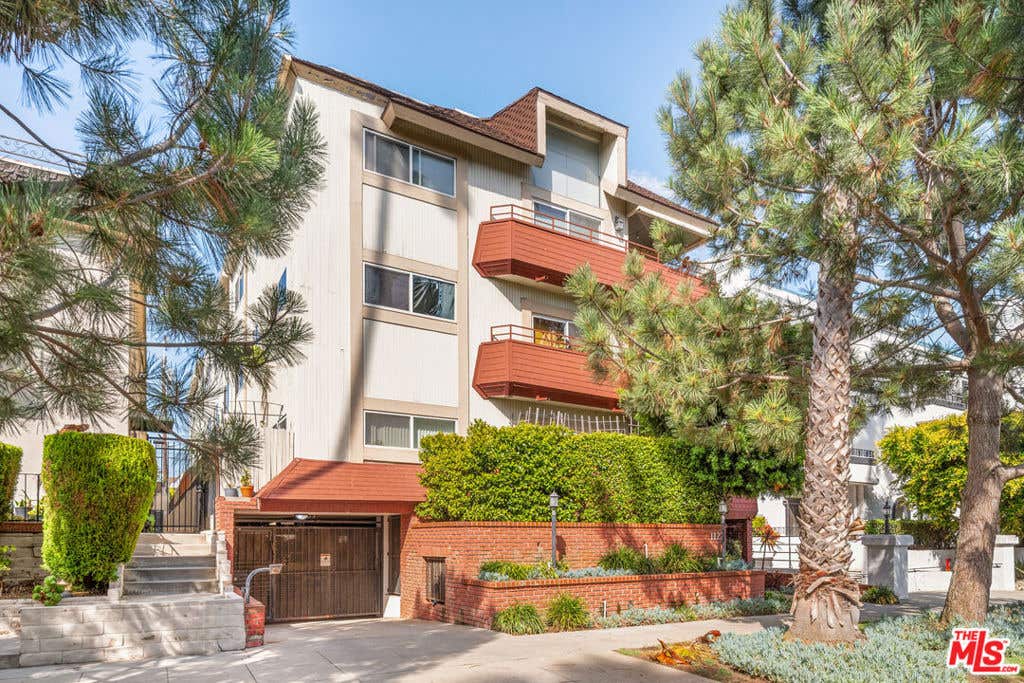 Photo of 1127 9th Street #103, Santa Monica, CA 90403 (MLS # 26858539)