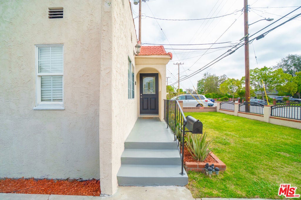 12045 Rives Avenue, Downey CA 90242