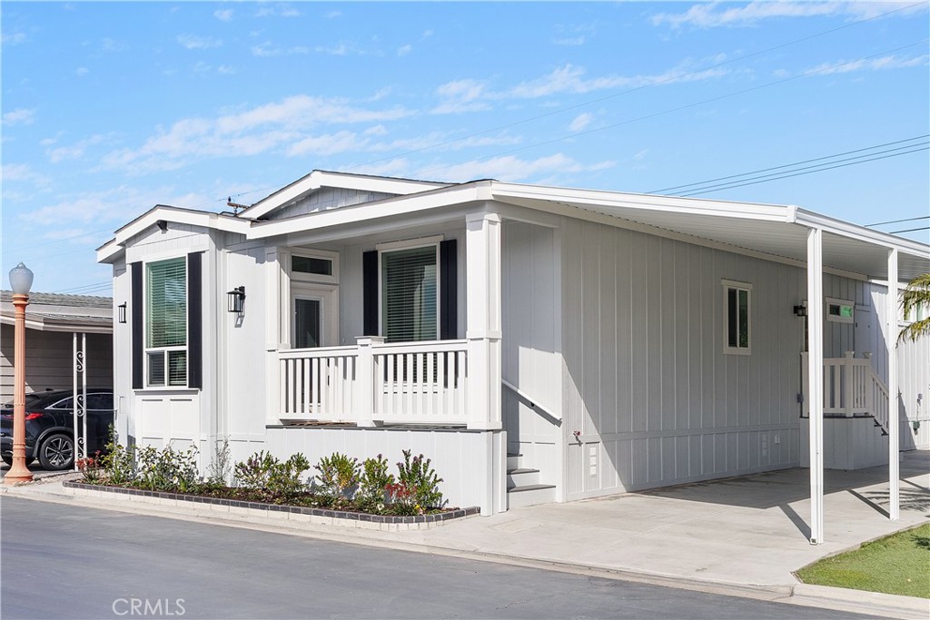 7271 Katella Ave. Avenue 10
