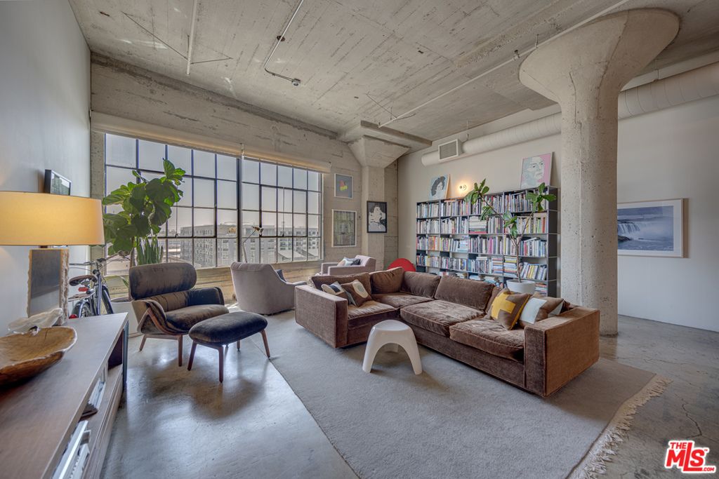 listing image 130726781741719996525