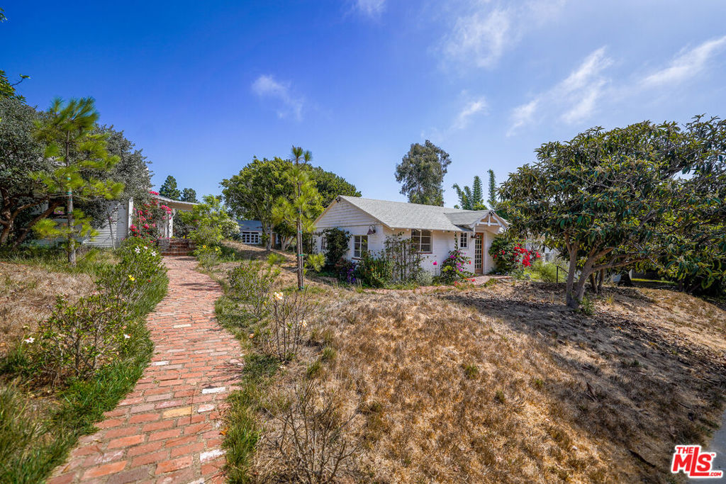 3528 Grand View Boulevard