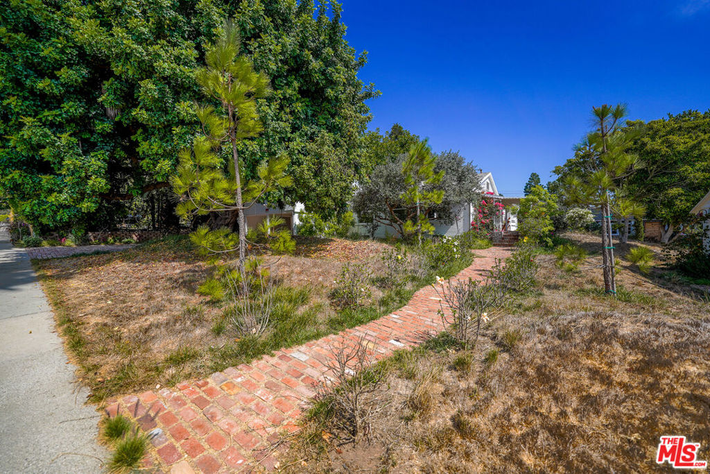 3528 Grand View Boulevard