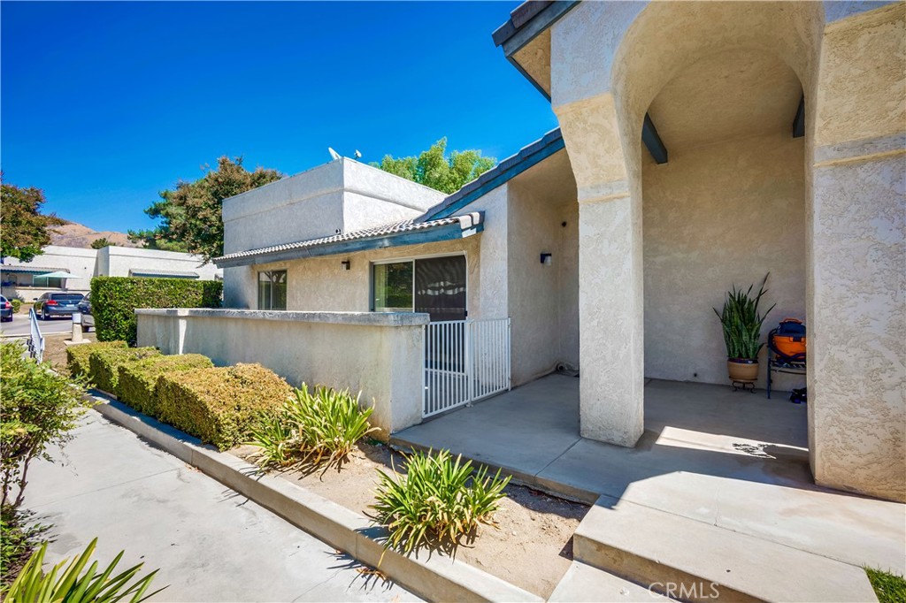 Welcome to this beautifully maintained Highland condo. It is perfectly located near the freeway for an easy commute and close to shopping, dining and entertainment.
This 2 bedroom, 2 bathroom home shows true pride of ownership and offers a spacious private patio to enjoy your mornings or evenings. The community features open parking, Personal unattached garage & a community hot tub & sparkling pool. It is a perfect blend of comfort and convenience.
This gem won’t last long—schedule your showing today!