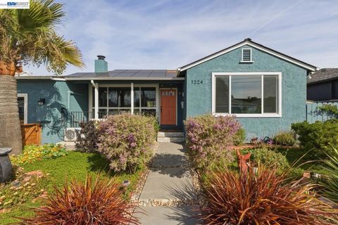 Photo of 1224 Lucille St St, San Leandro, CA 94577 (MLS # 41128397)