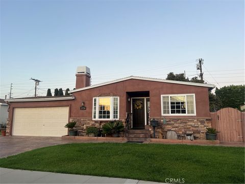 23714 Alliene Avenue Torrance CA 90501