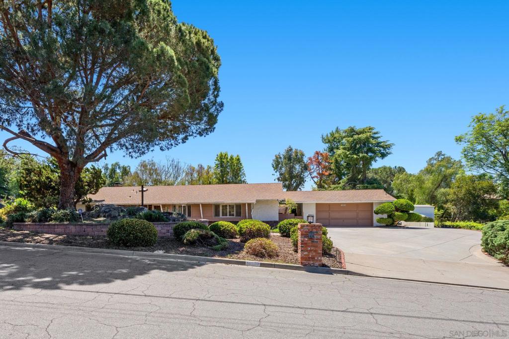 10933 Sunray Pl