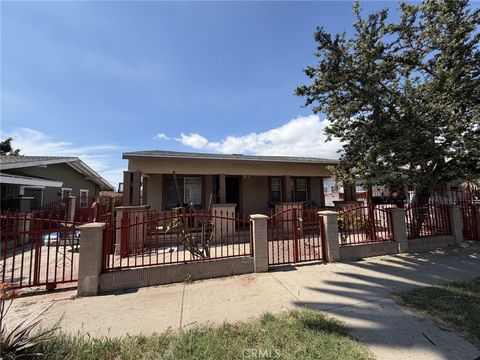 Photo of 2129 Locust Ave, Long Beach, CA 90806 (MLS # PW26071898)