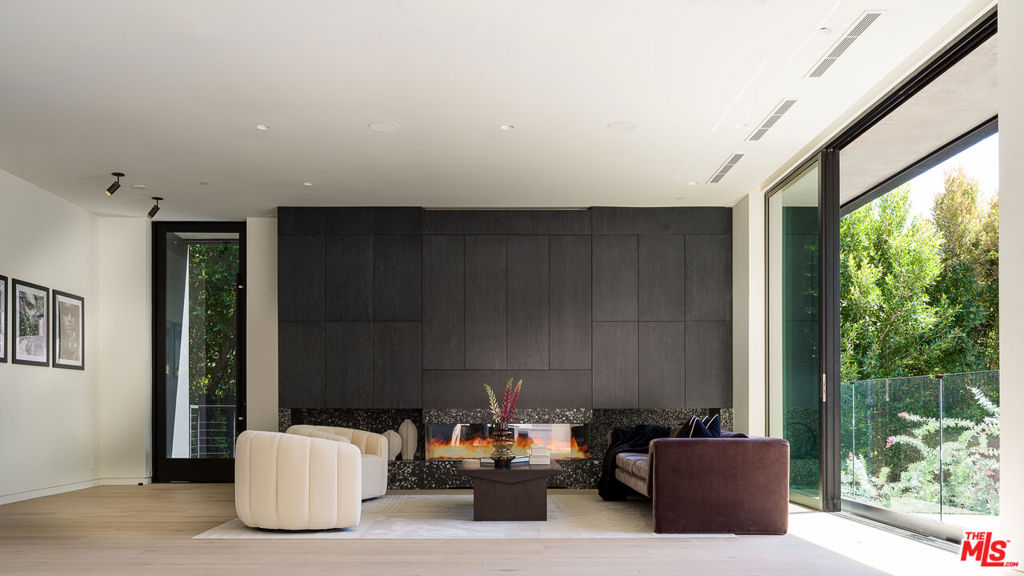 1626 Sunset Plaza Drive