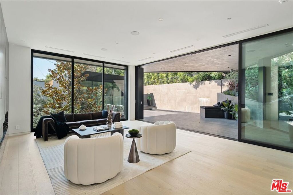 1626 Sunset Plaza Drive
