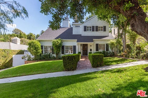 Photo of 14030 Roblar Road, Los Angeles, CA 91423 (MLS # 26103108)
