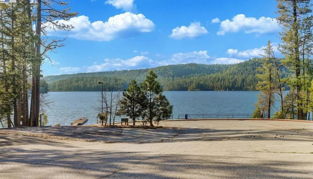 Nevada City, California 95959, United States, 3 Bedrooms Bedrooms, ,3 BathroomsBathrooms,Residential,Active,184690