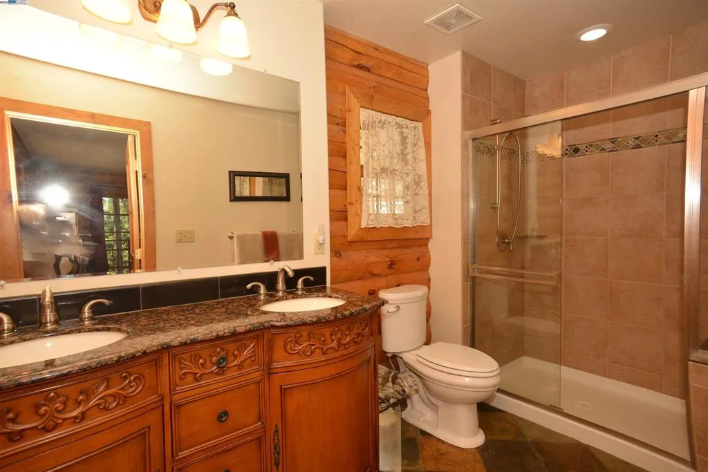 Nevada City, California 95959, United States, 3 Bedrooms Bedrooms, ,3 BathroomsBathrooms,Residential,Active,184690