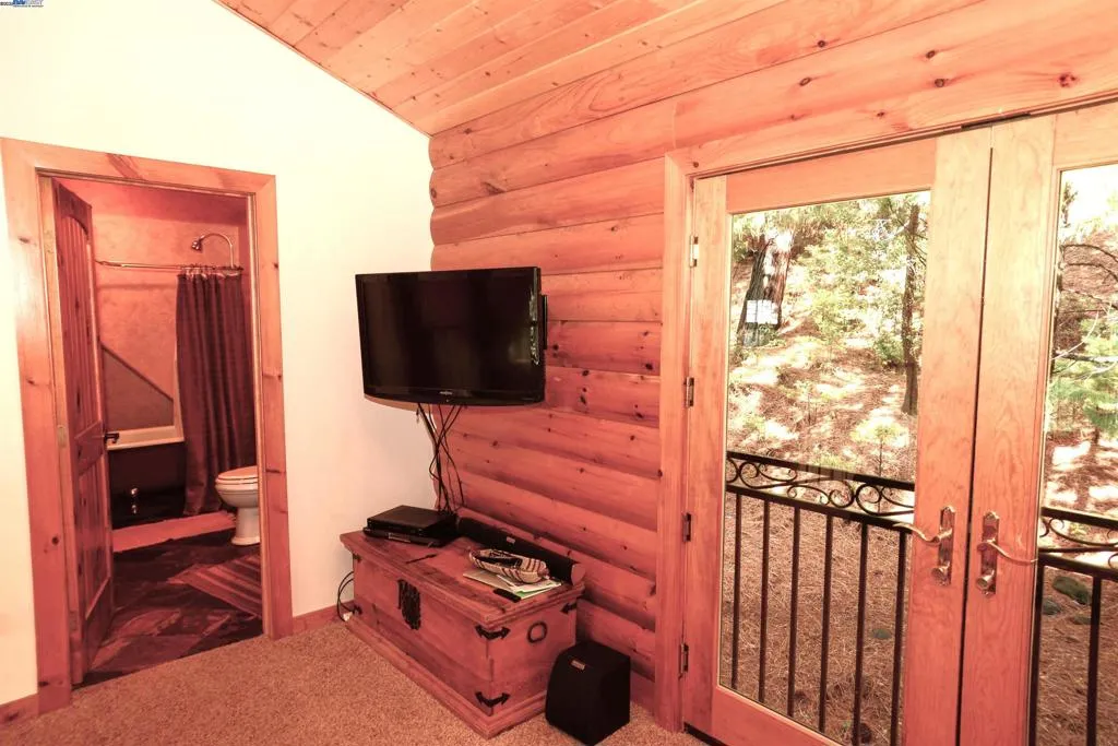 Nevada City, California 95959, United States, 3 Bedrooms Bedrooms, ,3 BathroomsBathrooms,Residential,Active,184690