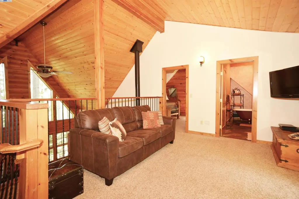 Nevada City, California 95959, United States, 3 Bedrooms Bedrooms, ,3 BathroomsBathrooms,Residential,Active,184690